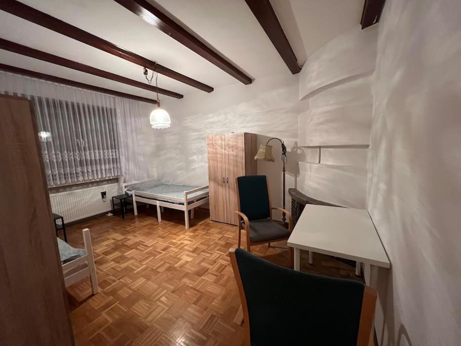 Duisburg Feelhome, Flughafen Nah,3-Schlafzimmer, Dusche Ebenerdig, Zentral, Wifi, Ground Floor Exterior foto